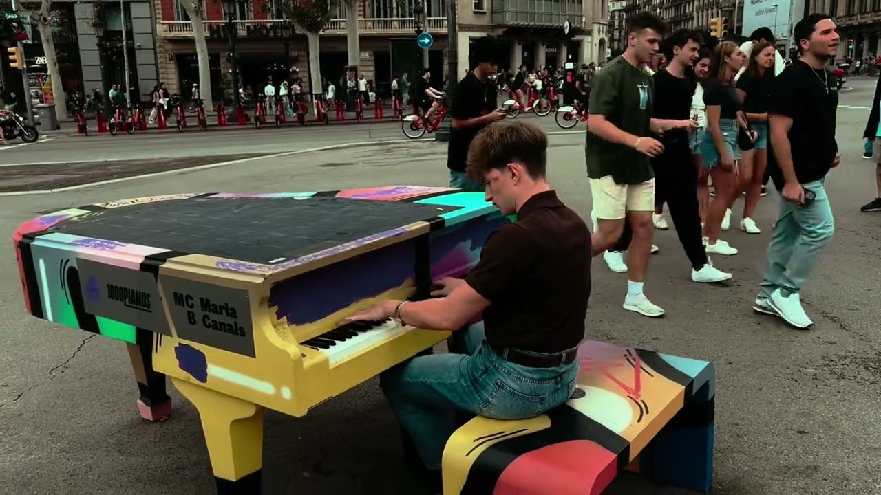 Original Boogie Woogie Solo Mesmerises Citizens (applause at the end)