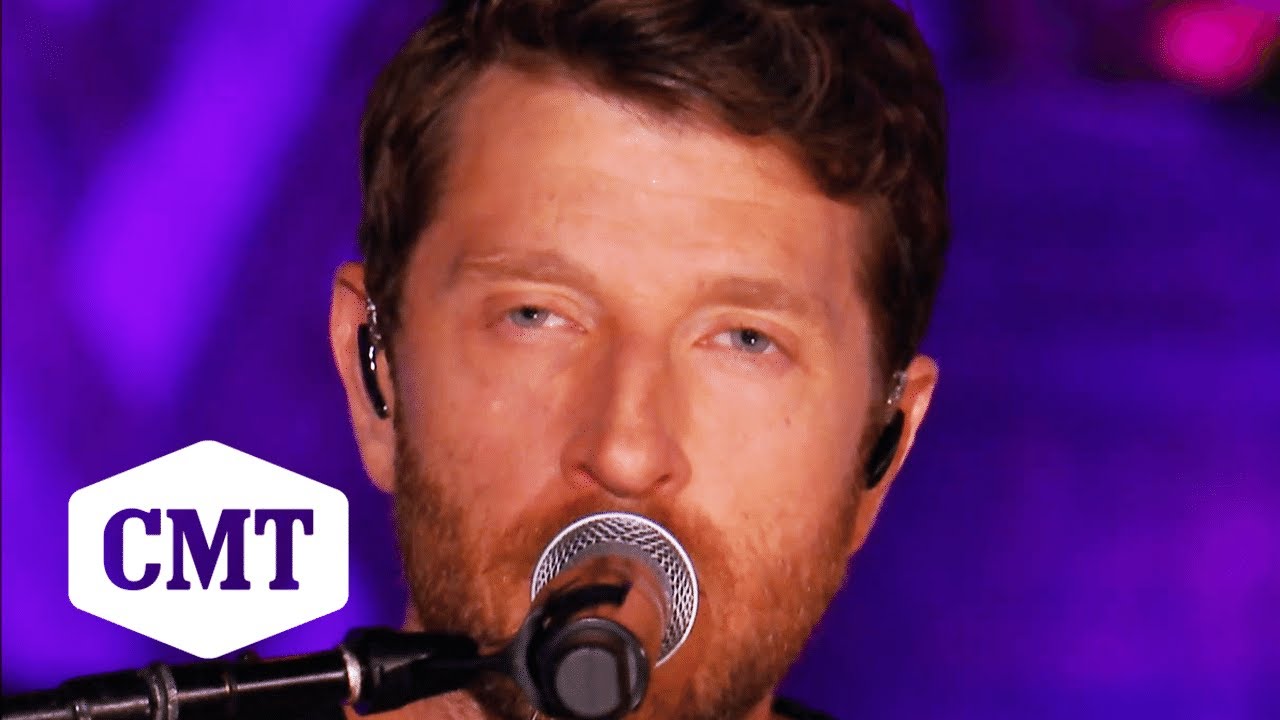 Brett Eldredge Performs 