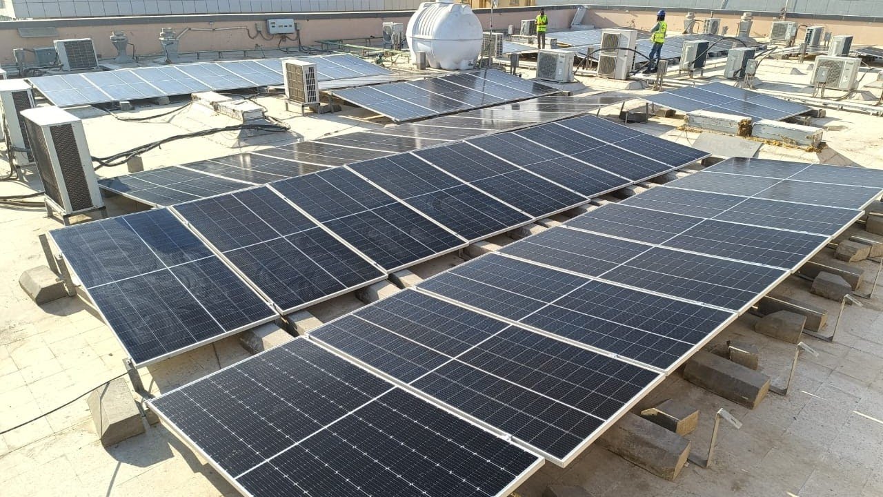 Solar rooftop East West orientation O&M work || East West solar pv orientation in Saudi Arabia 