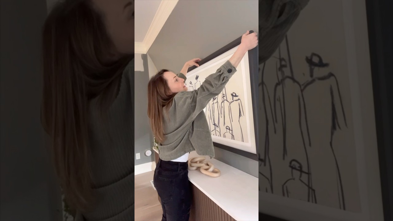 Artwork or TV?? How to disguise The Frame TV even more🙌 #theframetv #diyframe #homehacks