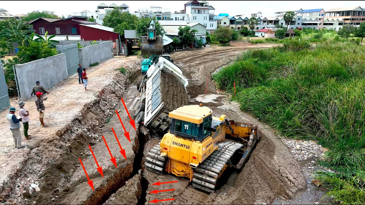 UNBELIEVABLE! Operator Error Drive Back Dump Truck 25TON Uploading Landslide Overturned Into Water