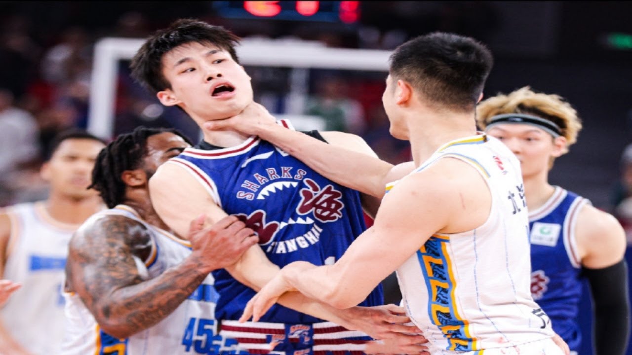 驱逐6人！CBA京沪战爆发冲突！戴昊极限1换5！！上海队戴昊、北京队翟晓川、朱彦西、方硕、曾凡博、范依铭被驱逐！