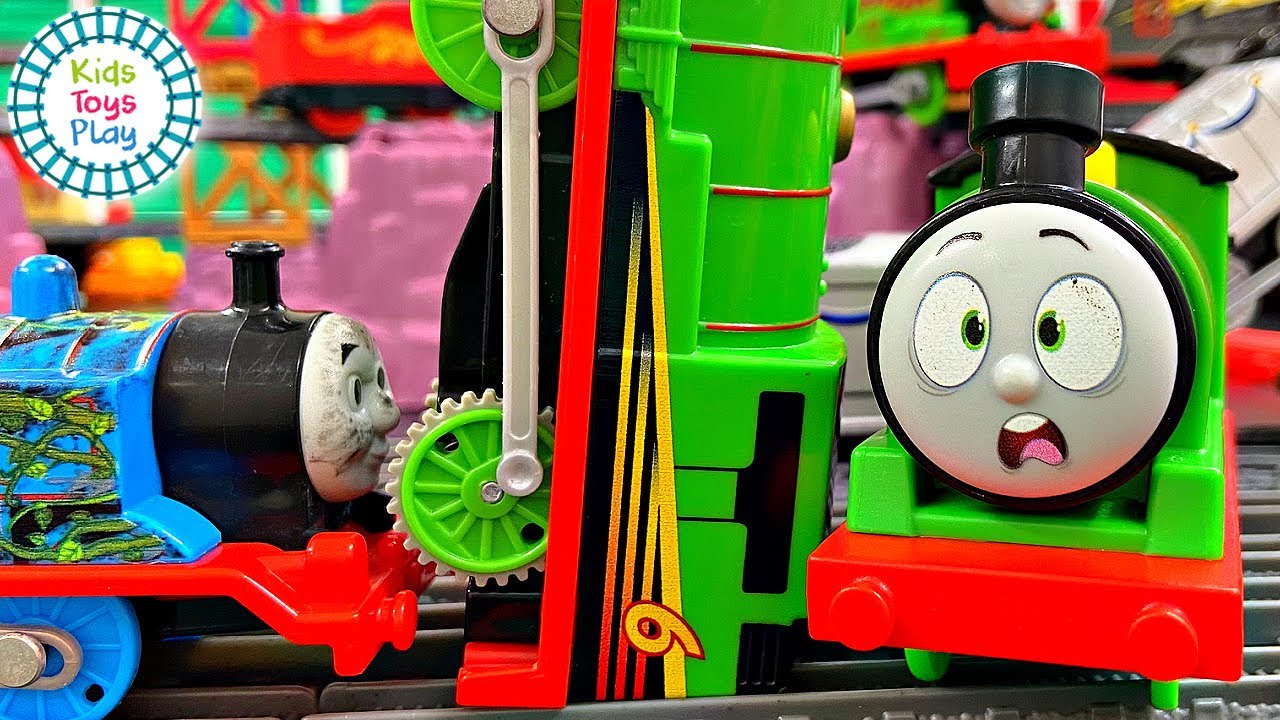 Huge Bridge Track and Thomas Train Crashes Galore