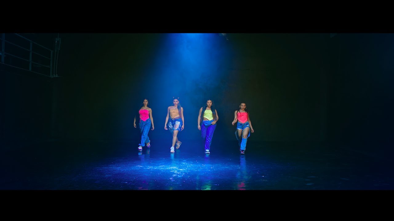 BELLA DOSE - Si Me Llamas (Official Music Video)