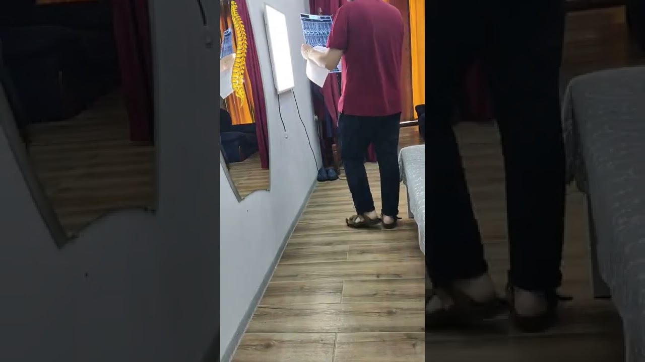 Оказываем помощь парню с больной поясницей. Правим ротированные позвонки грудного отдела.
