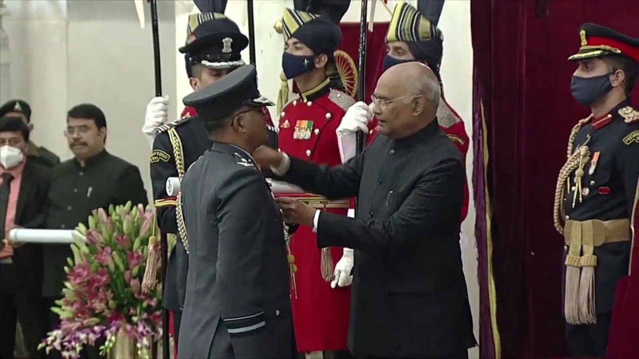 4President Kovind presents Ati Vishisht Seva Medal to Air Vice Marshal Sattaru Bhanoji Rao, VSM.