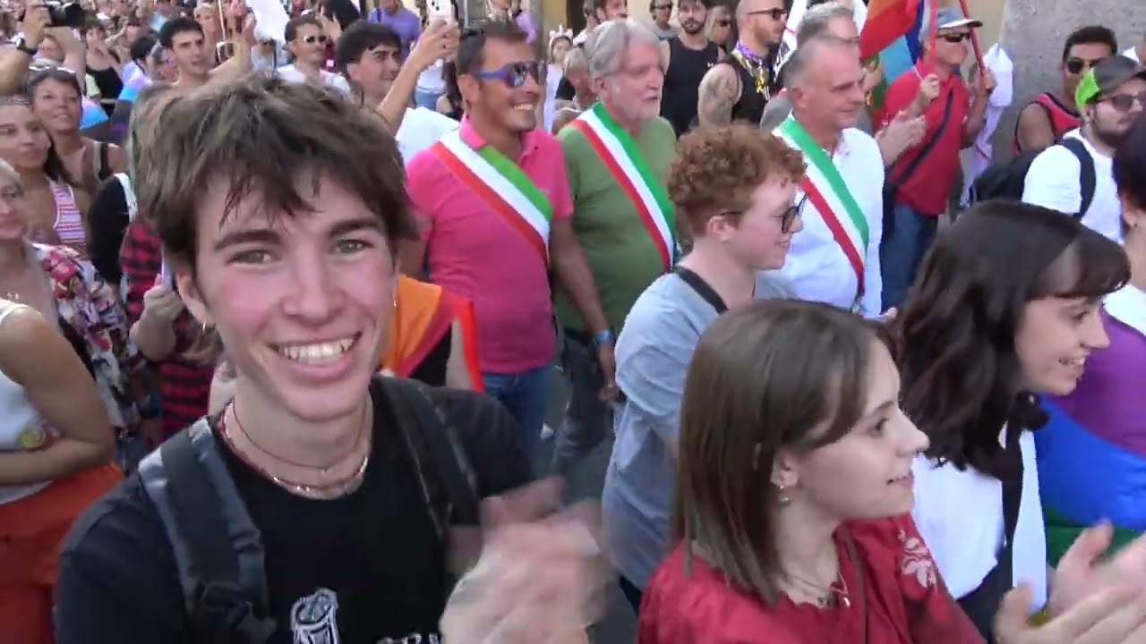 Tanta gente al Vco Pride di Omegna, festa all'insegna dei diritti e contro ogni discriminazione