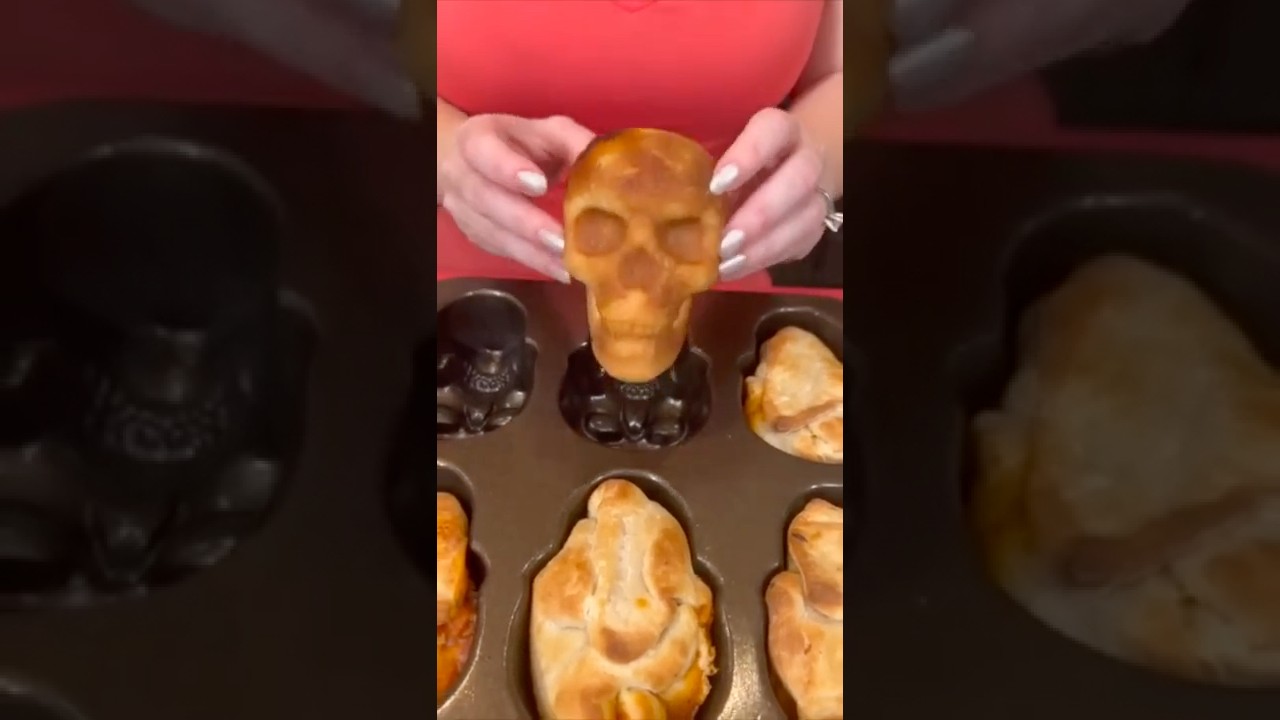 Pizza Skulls  #easyrecipes #halloween