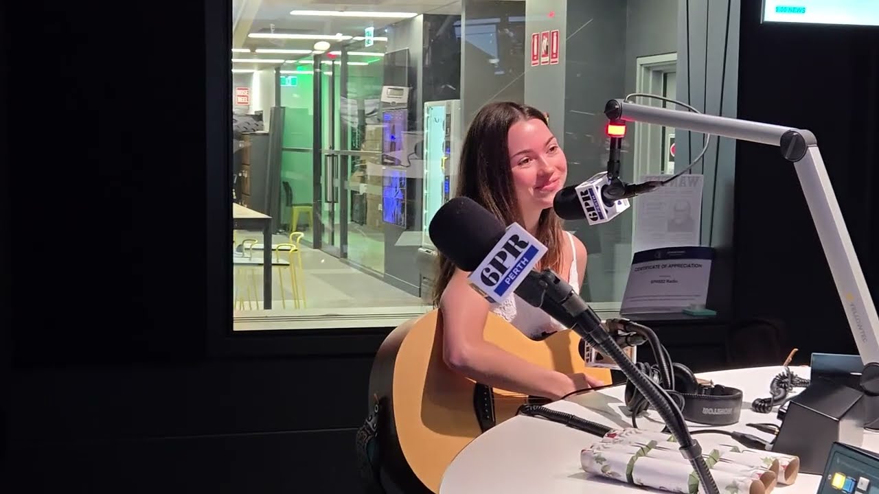 6PR Radio | Caitlyn Bamber Christmas Segment