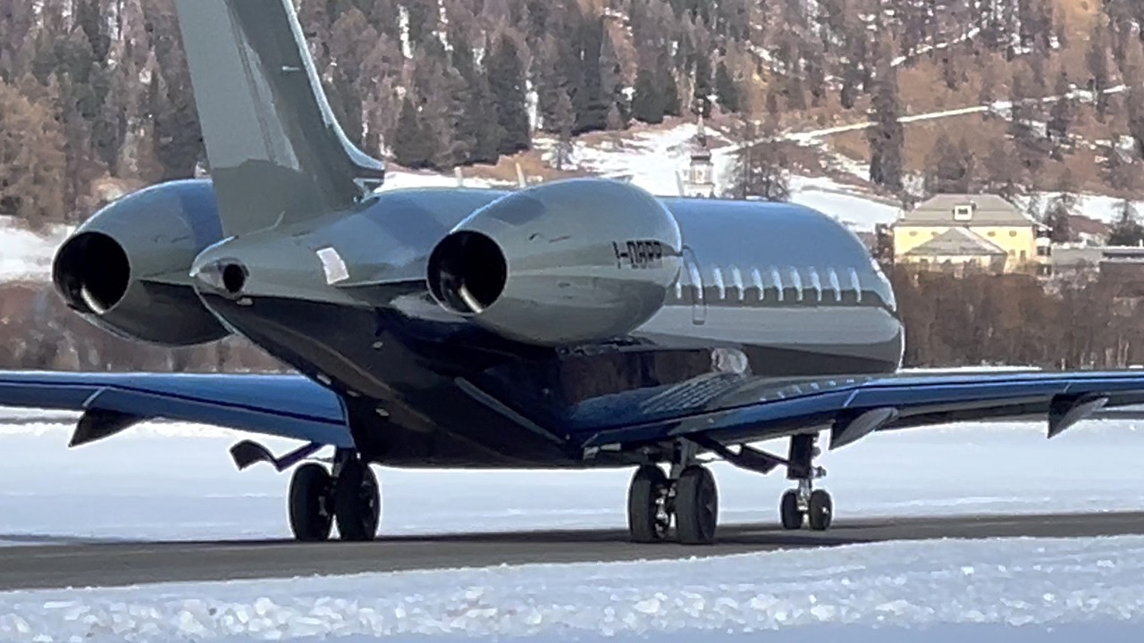 St. Moritz Engadin Airport Winter Snow Privatjets Planespotting GL5T 🛩 Januar 2025 / Samedan 4K