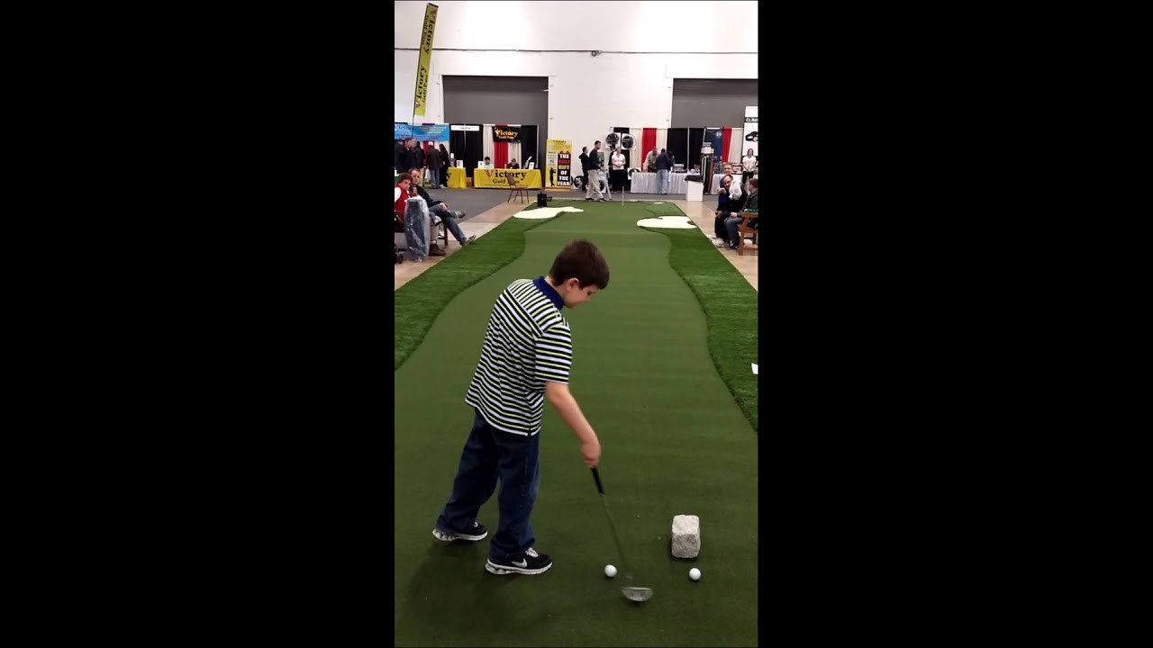 Johnny Segal Putting at the Philly Golf Show