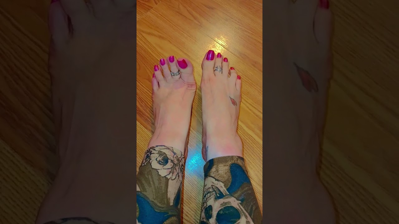 New toe rings 😊   #feet #feetnail #feetshorts #toes #toering