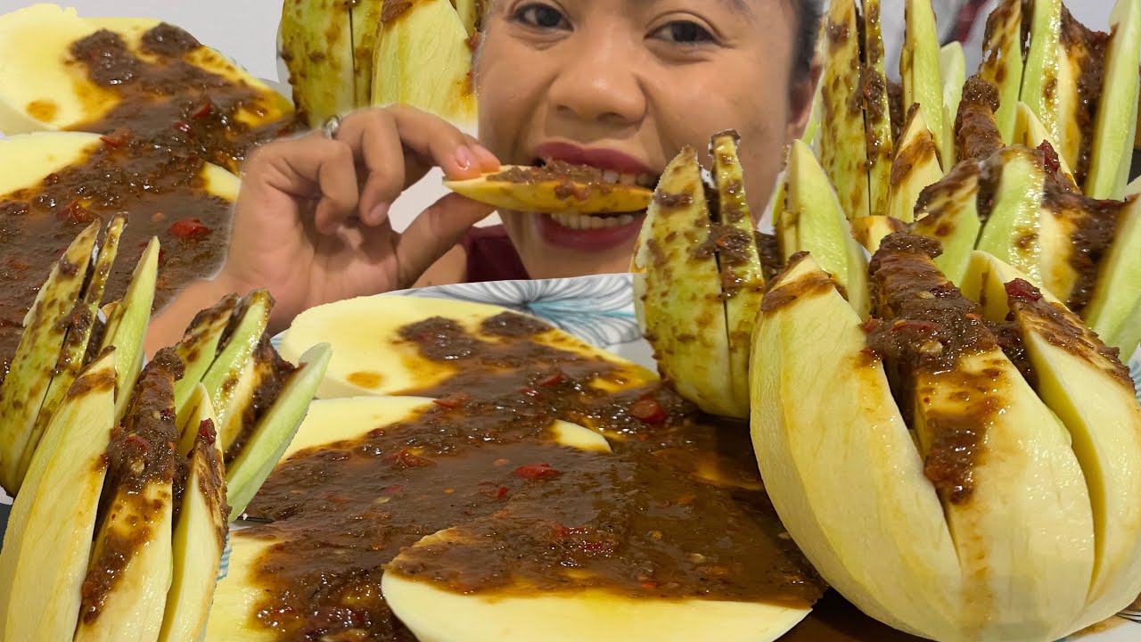 ASMR SOUR GREEN MANGO WITH SUPER SPICY SAUCE( SUPER CRUNCHY ASMR)