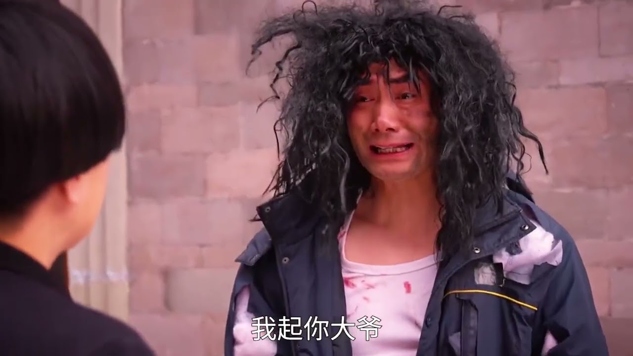 蘑菇头为了省钱吃喝拉撒全在公司，还偷吃老板金鱼！爆笑搞垮公司