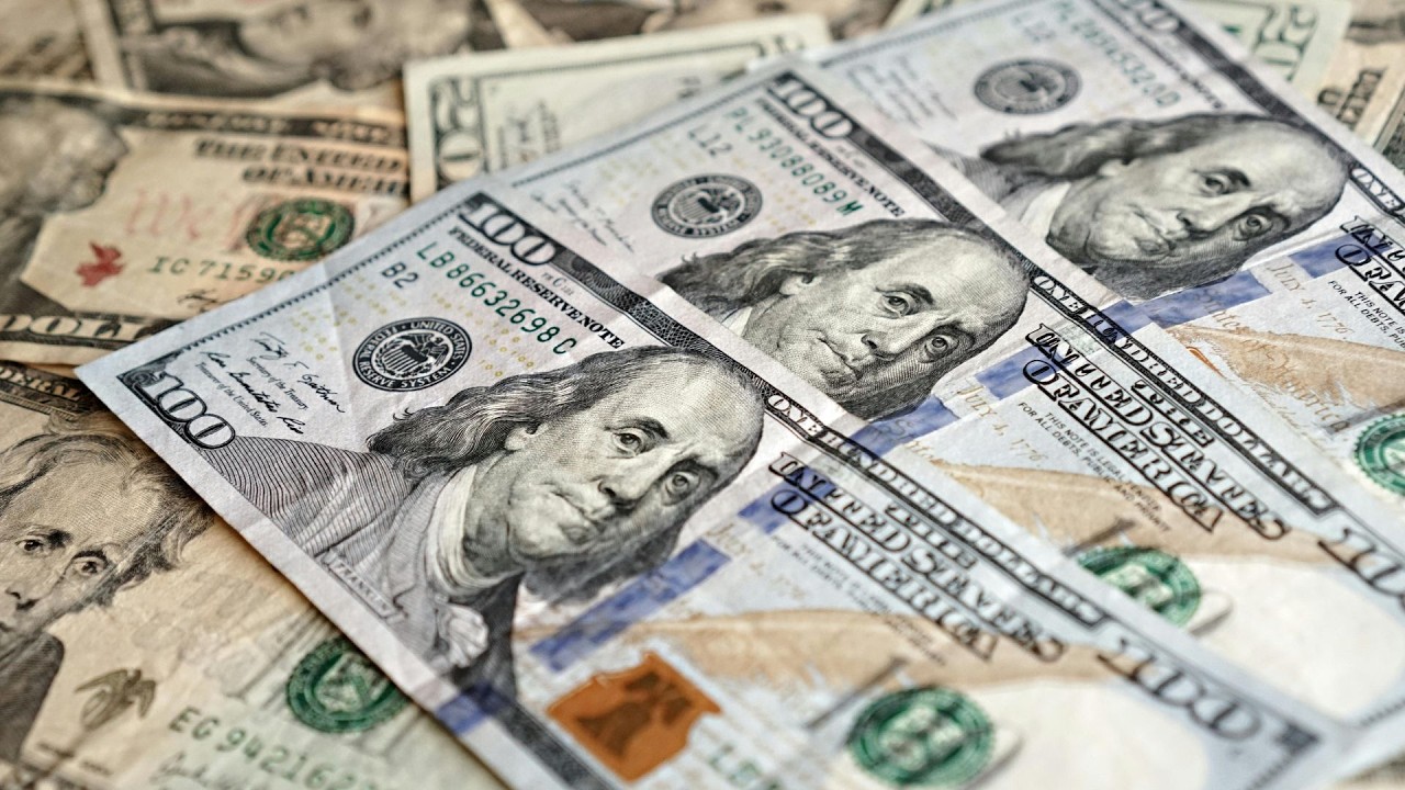 Guerra no Oriente Médio faz dólar subir e preocupa mercado internacional de petróleo