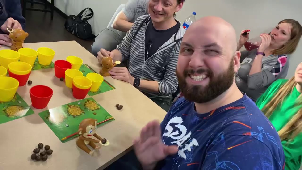 Играем в COCONUTS — кидаемся кокосами