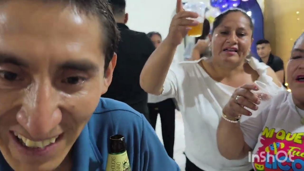 Eleodoro Espinoza violín y Rusmell Espinoza Arpa voz tema tomando cerveza 