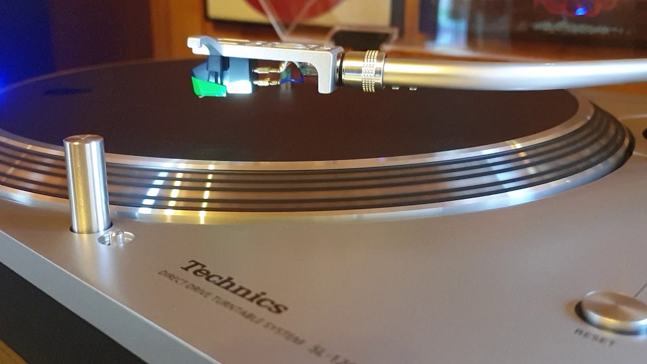 Second purchase: Second test on new Technics Sl 1200 GR. Again slight wobble..