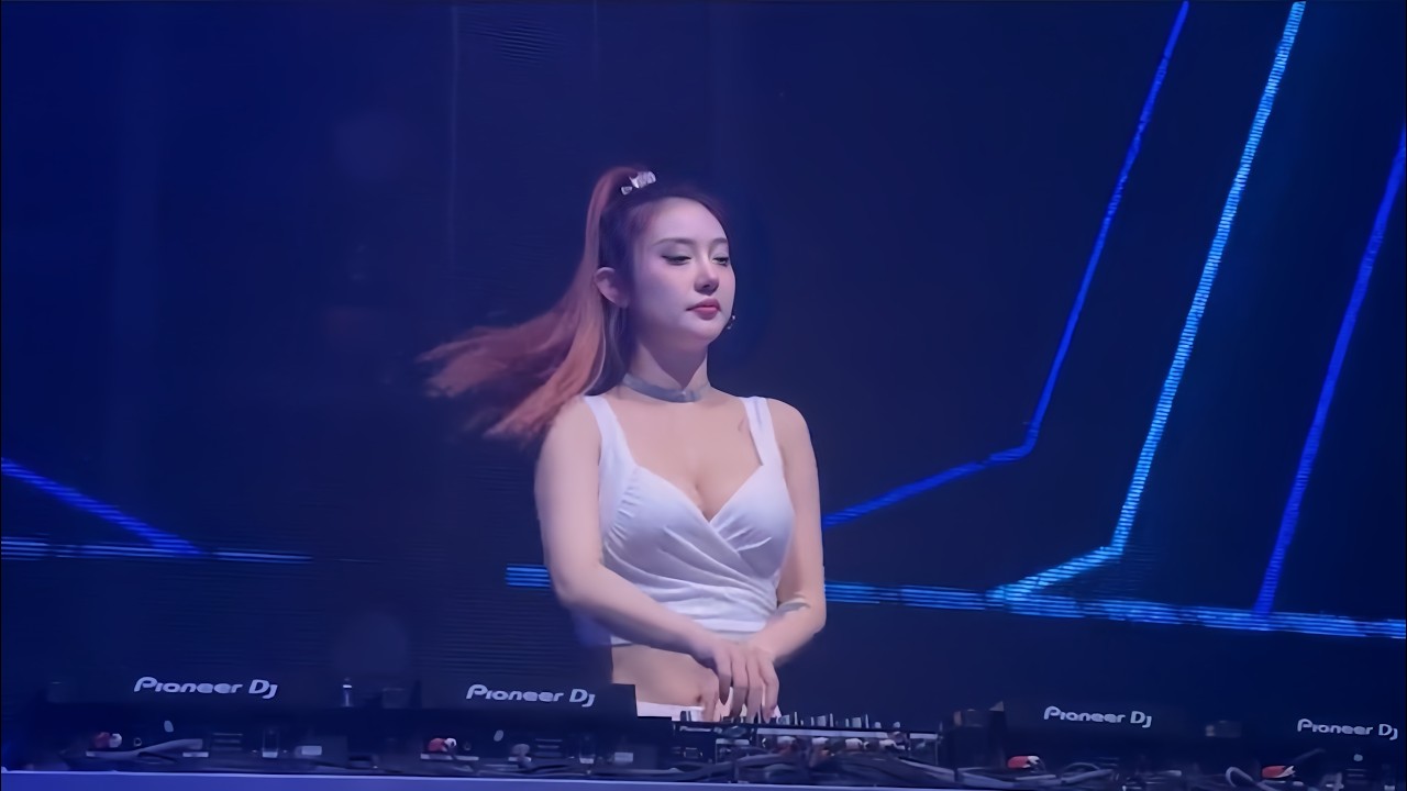 1 Hour | 王佳音sgr - 我在等一场雨 (DjR祥 FunkyHouse Remix) Tôi Đang Đợi Một Cơn Mưa - Vương Giai Âm #dj抖音版2024