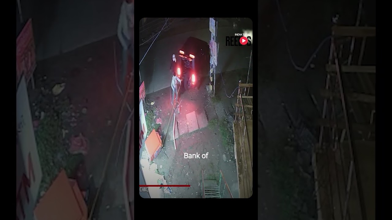 Вирусное видео с камер наблюдения: бандиты на внедорожнике вырвали банкомат SBI в Одише, ограблен...