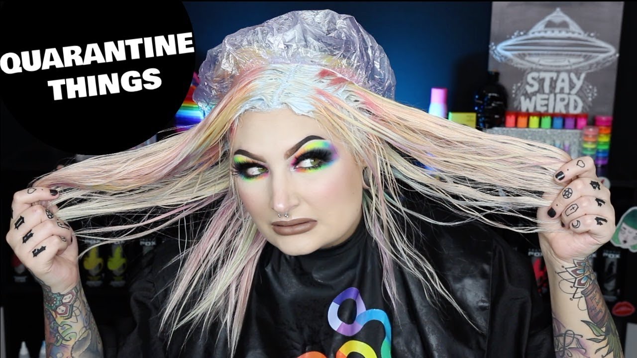 BLEACHING MY HAIR | LETS CHAT!