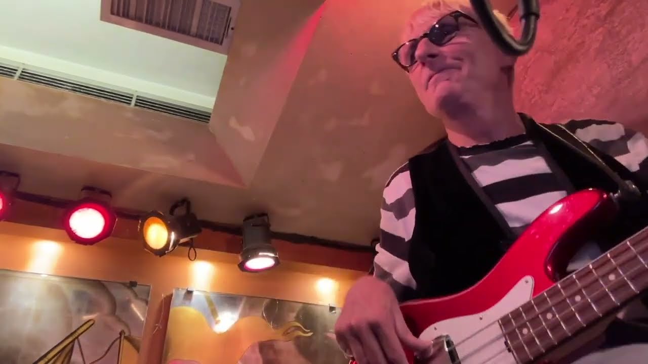 Will Lee - My LIVE attempt at Willie Weeks&rsquo; classic bass solo!