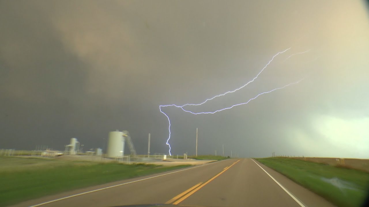 Amazing Lightning from the Tornadic Supercell in Arnett, OK - 5/26/2016