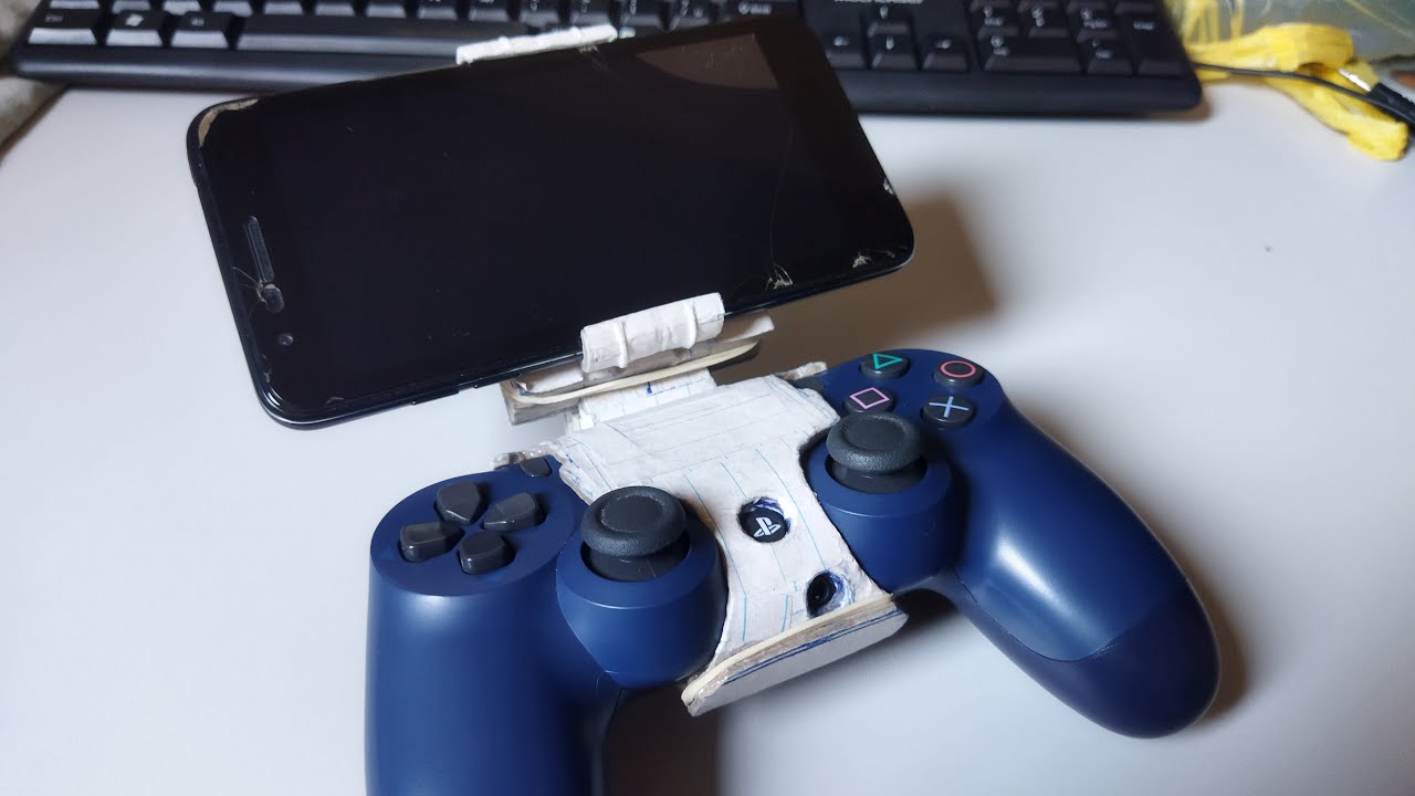 Suporte de celular de papelão para controle ps4/Homemade cell phone holder for ps4 controller
