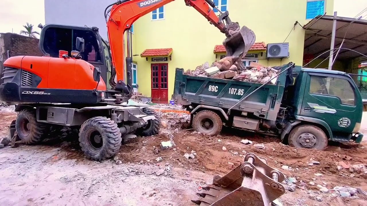 Máy Xúc doonsan ZAXIS 140WMúc Đất, Xe Ô Tô Tải Ben Chở Đổ ben đất 