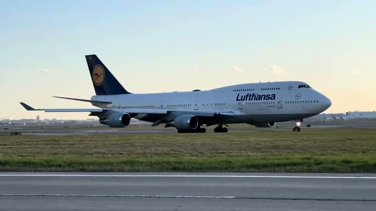 The Queen of the Sky- Lufthansa B747-400 taking off from Pearson Airport