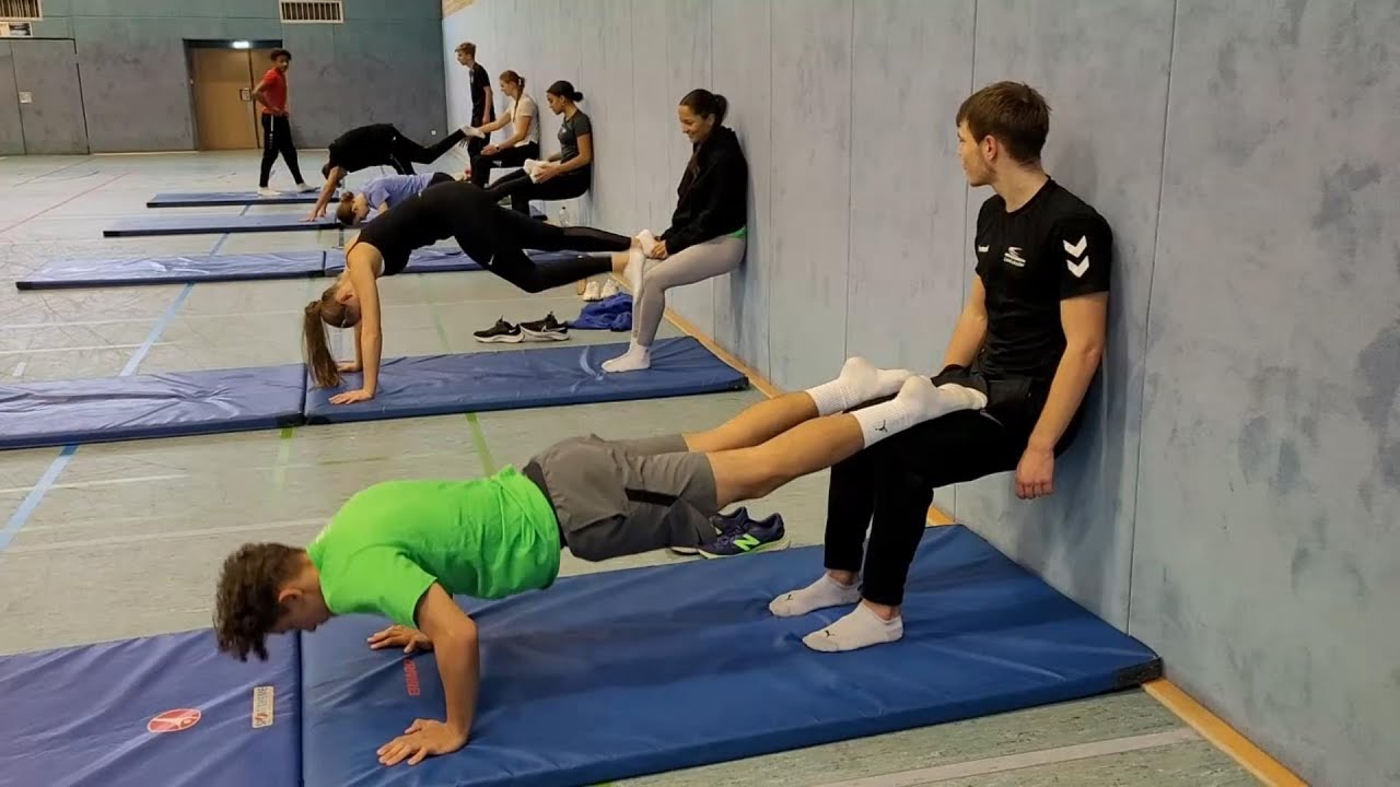 Kooperatives Kraft-  und Lauftraining mit Matten an der Wand  - Teil II