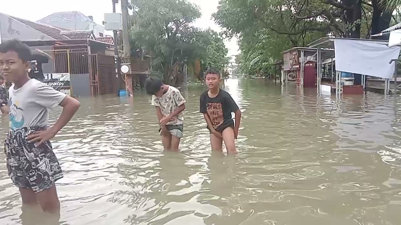 Baru surut udah banjir lagi