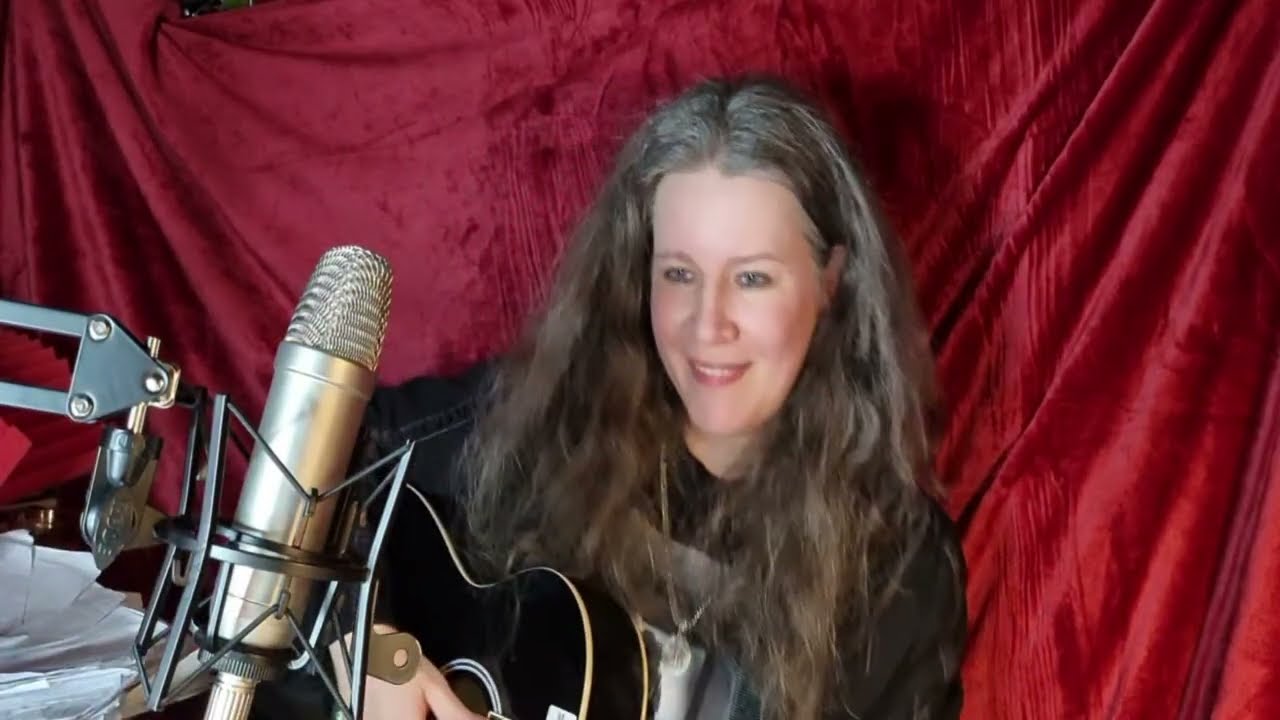 Dive into Maria Marachowska's World: Acoustic Concert Featuring Timeless Literary Legends!