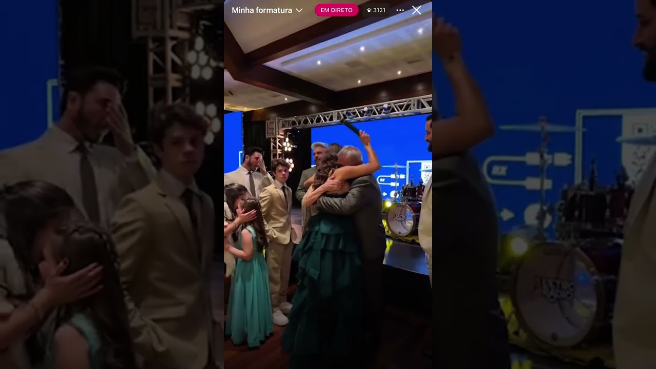 Live da festa de Formatura da Anna, onde está o Matteus também.