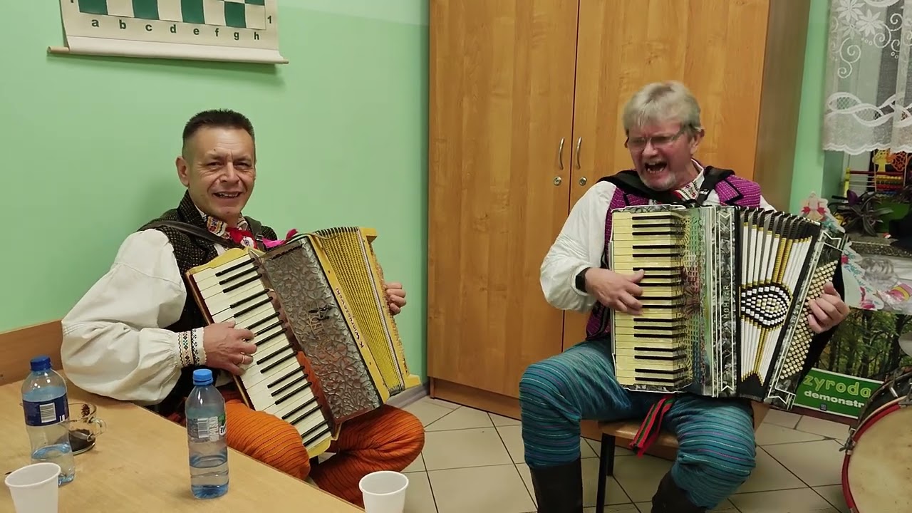2023 r. Coś WSPANIAŁEGO jak akordeoniści pięknie ŚPIEWAJĄ na stare  MELODIE