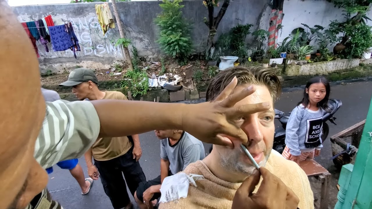 💈$.70 Street Barber Shave 🇲🇨 Jakarta Indonesia (Batavia Barbershop)