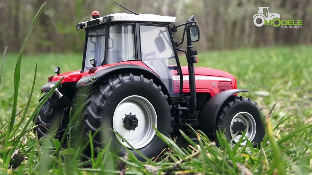 Traktor Massey Ferguson 8220 Xtra | Universal Hobbies 1:32