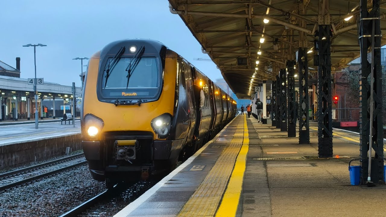 A day at Taunton station, including voyagers- GWR 800's - GWR 802's