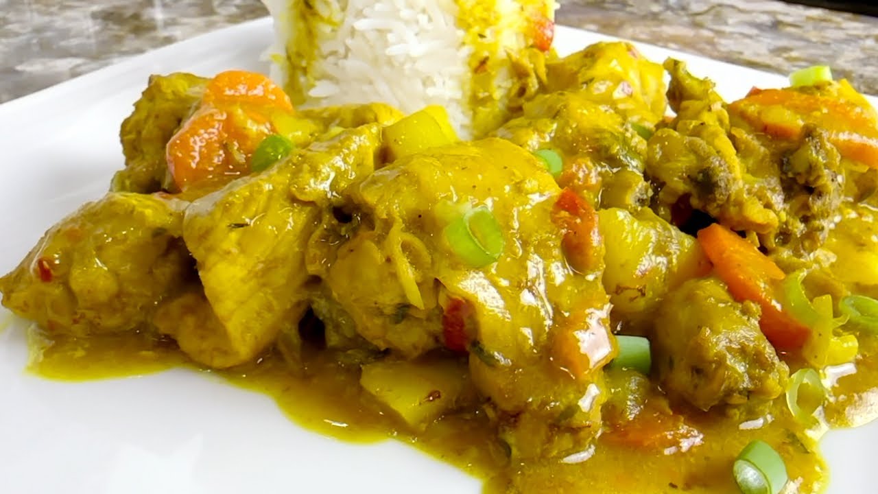 🇯🇲 Ямайцы не шутят с приготовлением курицы карри.