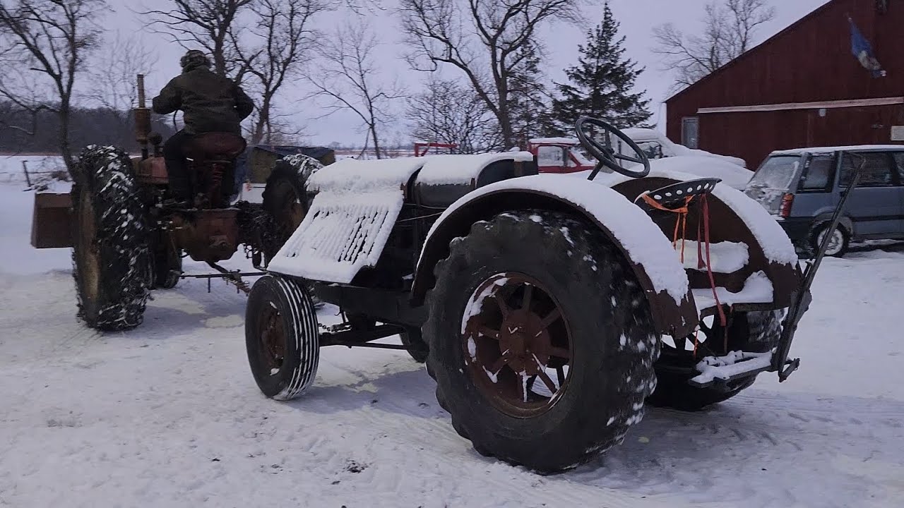 Установка цепей на 49-футовый трактор Farmall H, потому что зима уже здесь!