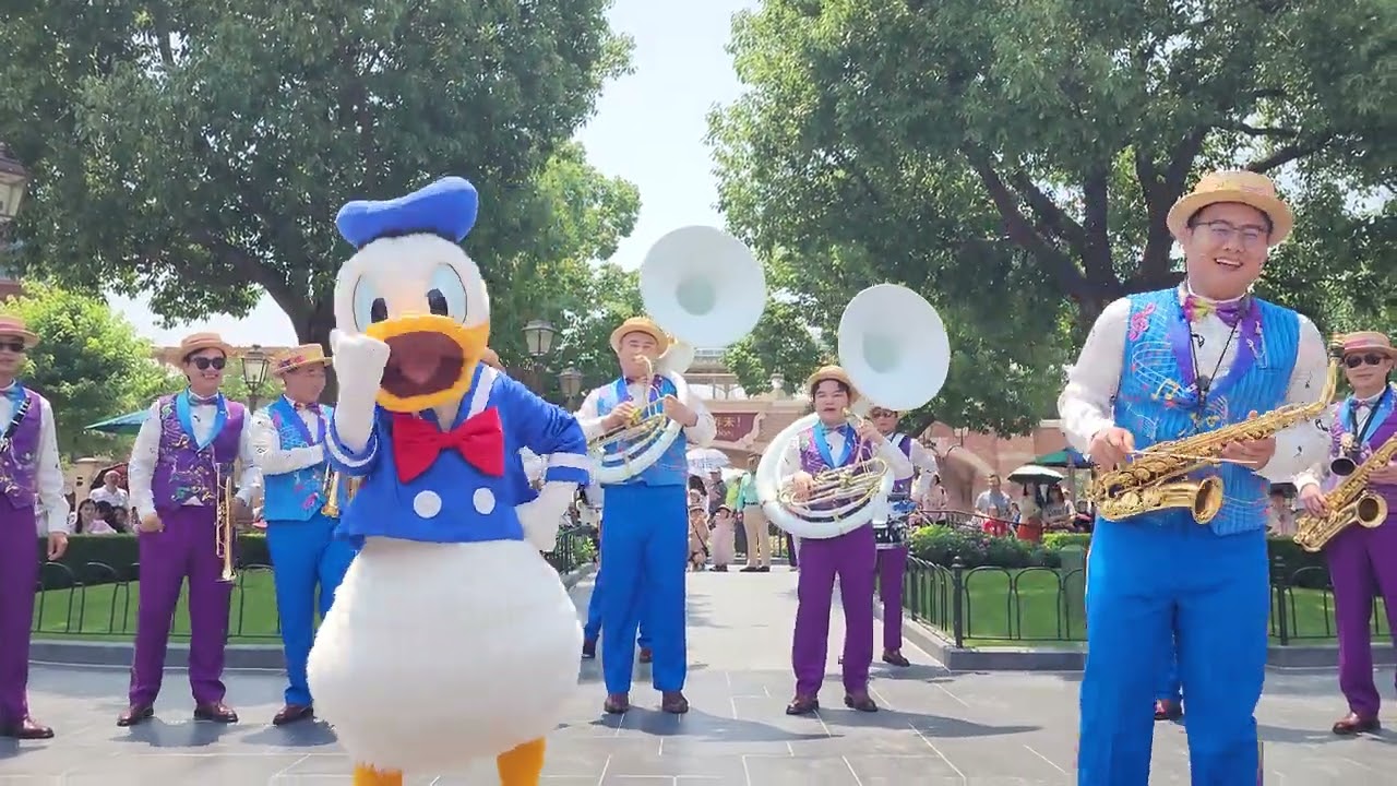 Shanghai Disneyland Band with Donald - Shanghai Disneyland - Shanghai Disney Resort
