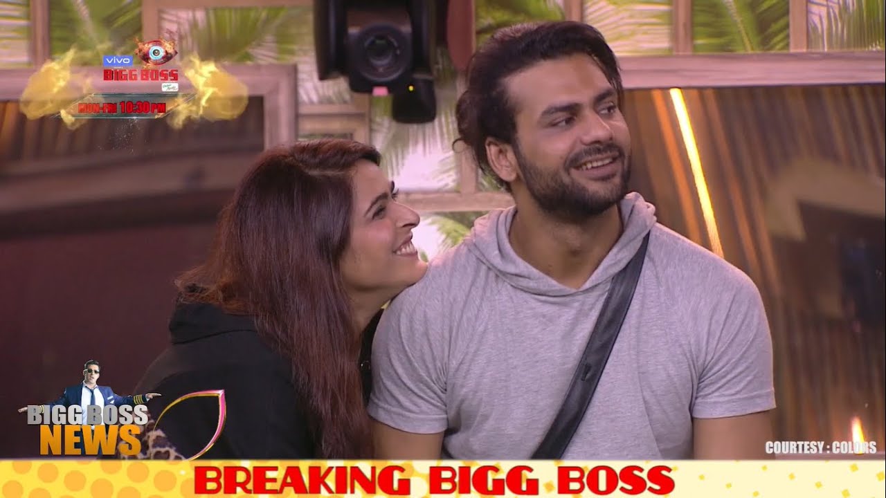 Bigg Boss 13 Day 73:Madhurima Tuli kisses Vishal Aditya Singh | Mastermind Vikas Gupta strikes again
