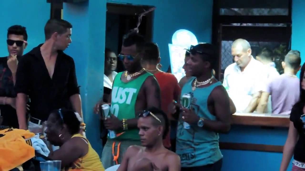 Chacal Y Yakarta - El Ferrari (Official Video)