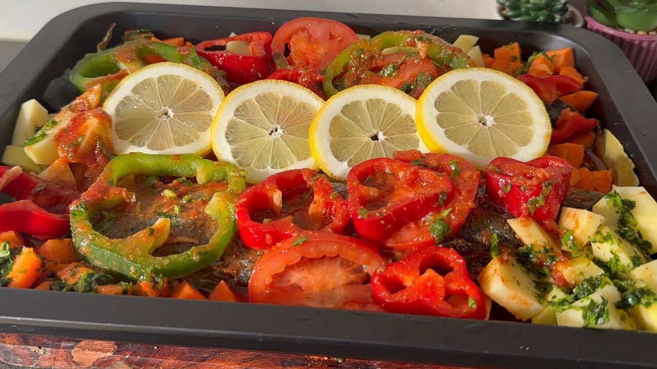 صينية الحوت بالخضار في الفرن سهلة وبمذاق روعة👍😋#صينية_الحوت#صينية_سمك 