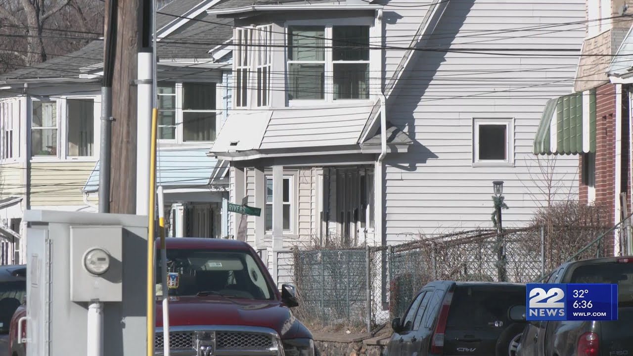 Massachusetts home sales drop, prices keep rising