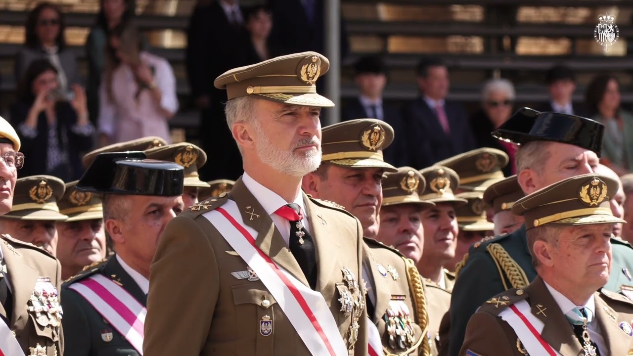 Los Reyes presiden el 40º aniversario de la Jura de Bandera de la XLIV promoción de la A.G.M.