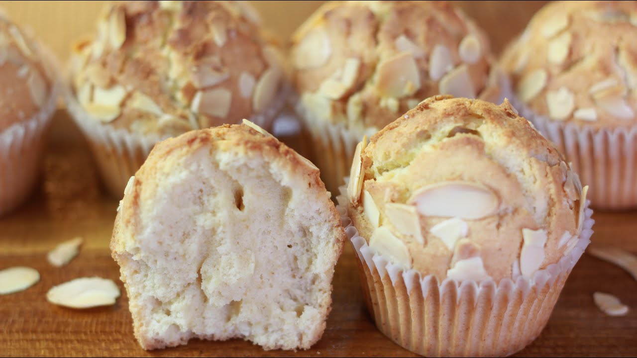 คัพเค้กอัลมอนด์ Almond Cupcakes เนื้อเค้กเนื้อนุ่มชุ่มช่ำ หอมมันอัลมอนด์เต็มๆคำ