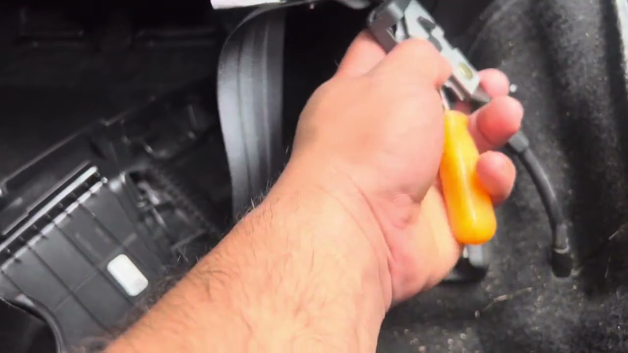 2018-2022 Honda accord- how to take off seatbelts.