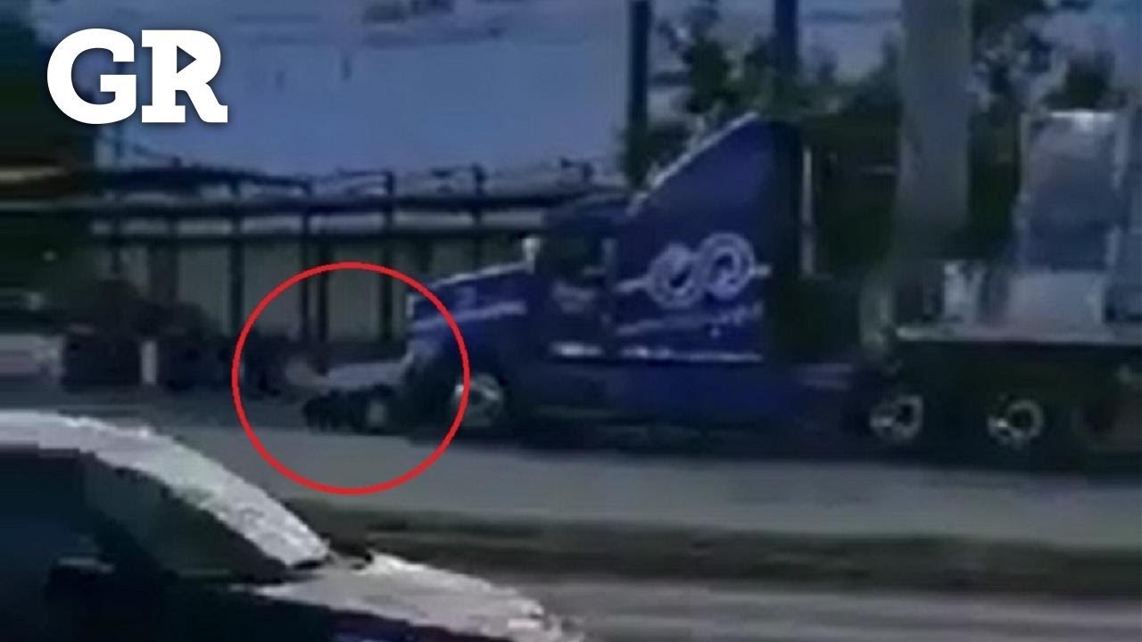 Arrastra trailero un automóvil | Monterrey