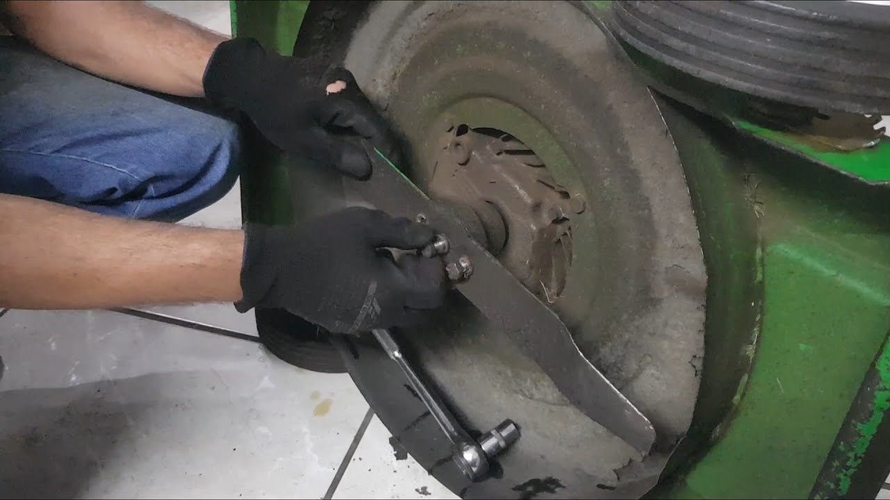 Como trocar a lâmina do cortador de grama.